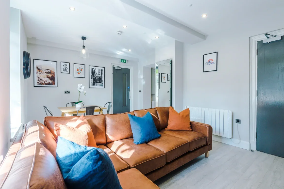 Flat Eskdale Terrace in Newcastle upon Tyne