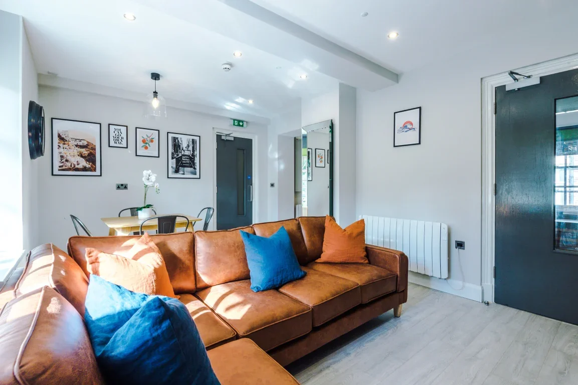 Flat Eskdale Terrace in Newcastle upon Tyne