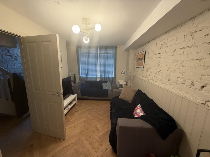 Room Edgeworth Drive in Manchester