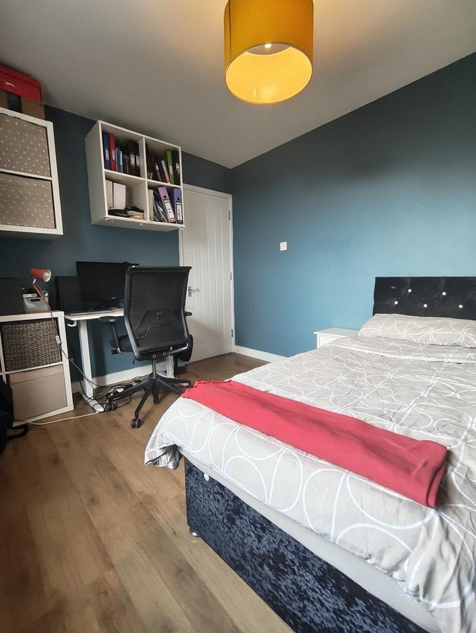 Room Chapel Way in Reigate and Banstead