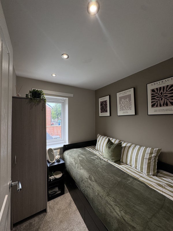 Room Gardners Way in Royton