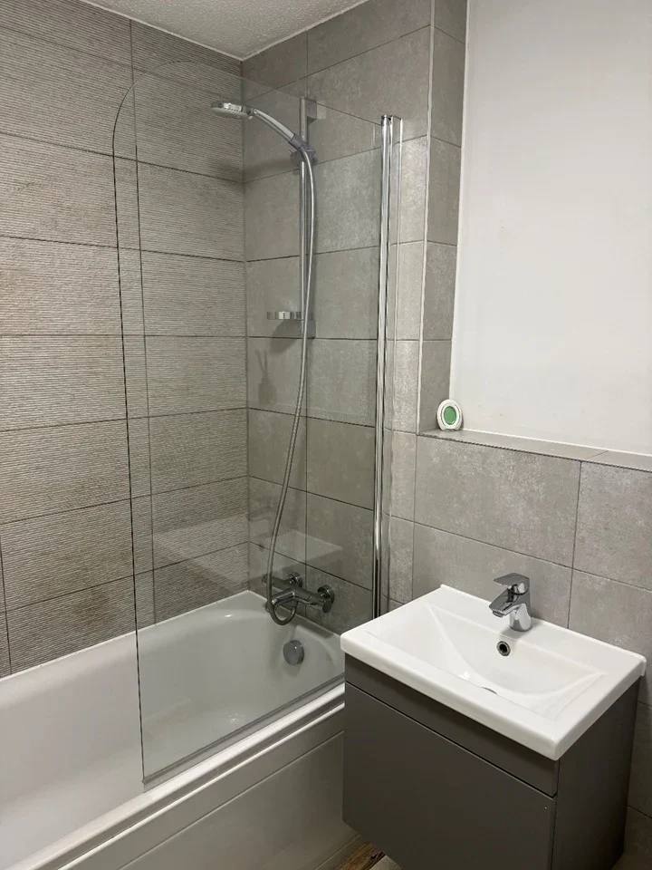 Flat Bellegrove Road in Greater London