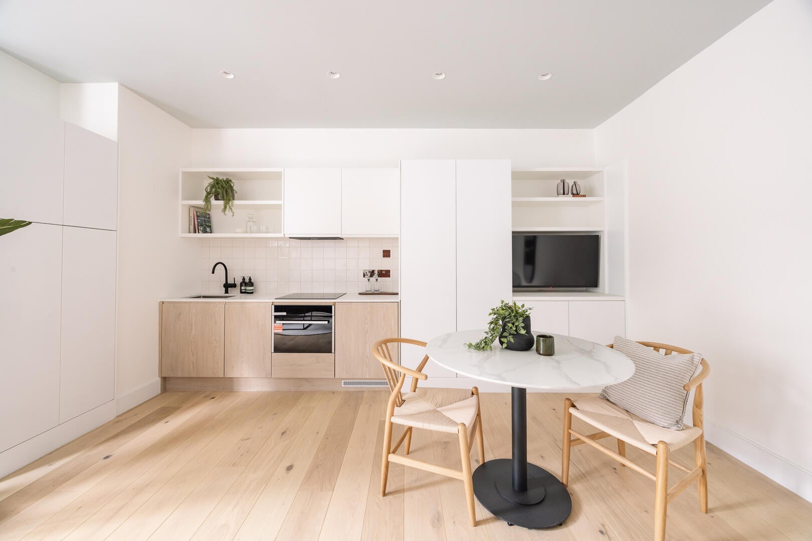 Flat Warwick Road in Greater London