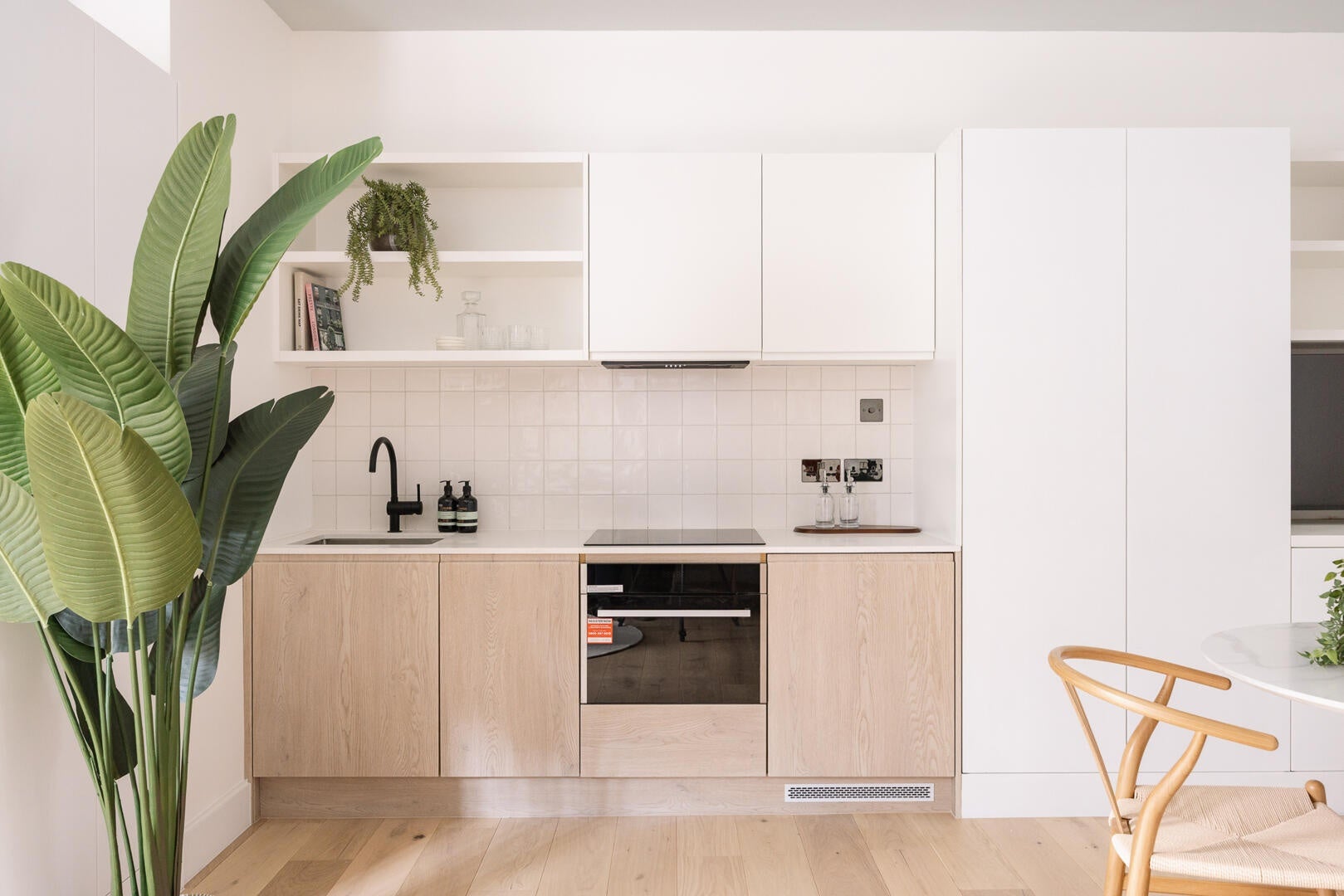 Flat Warwick Road in Greater London