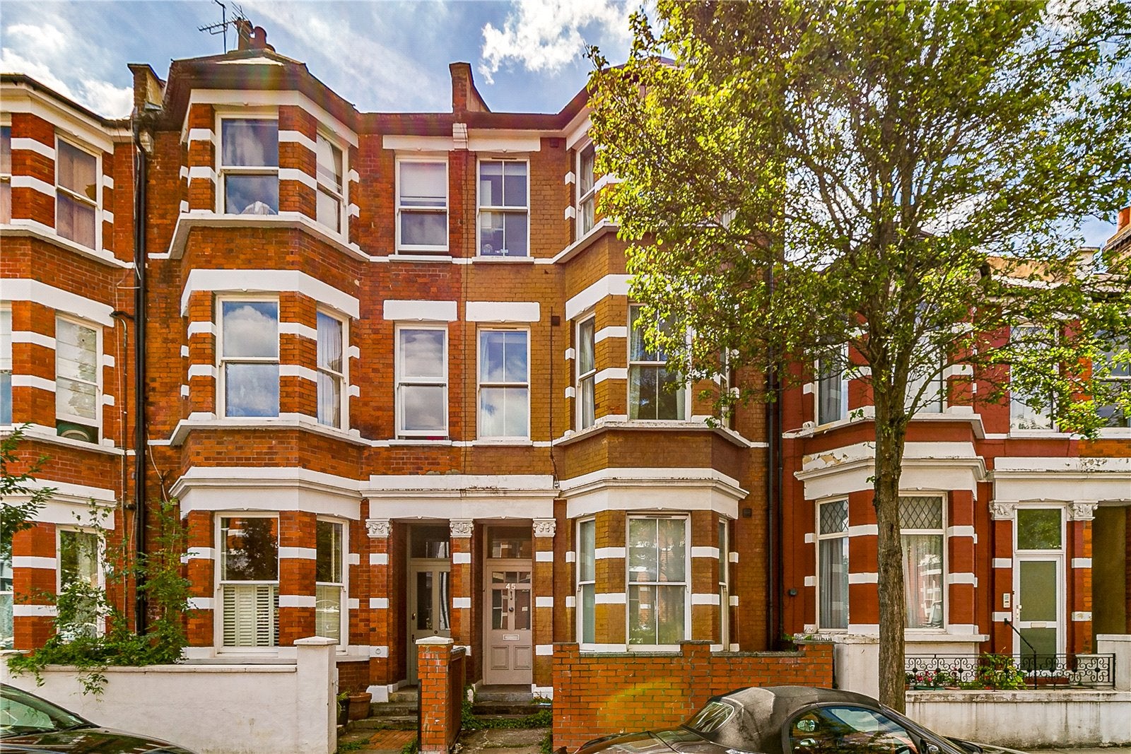 Flat Bracewell Road in Greater London