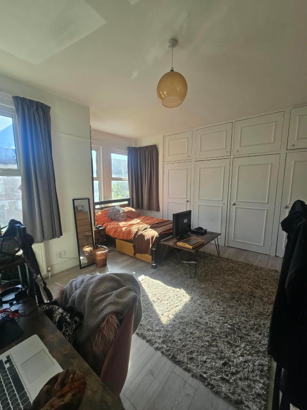Room Elmhurst Road in Greater London