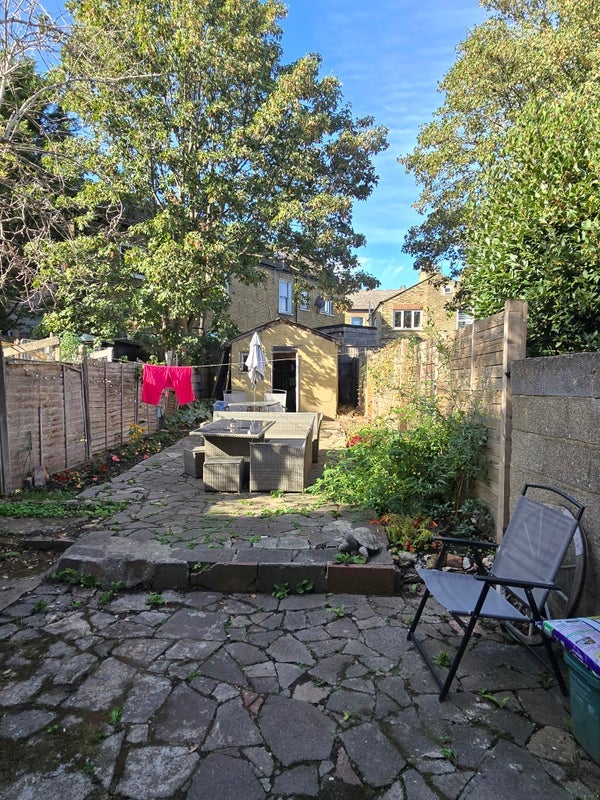 Room Elmhurst Road in Greater London
