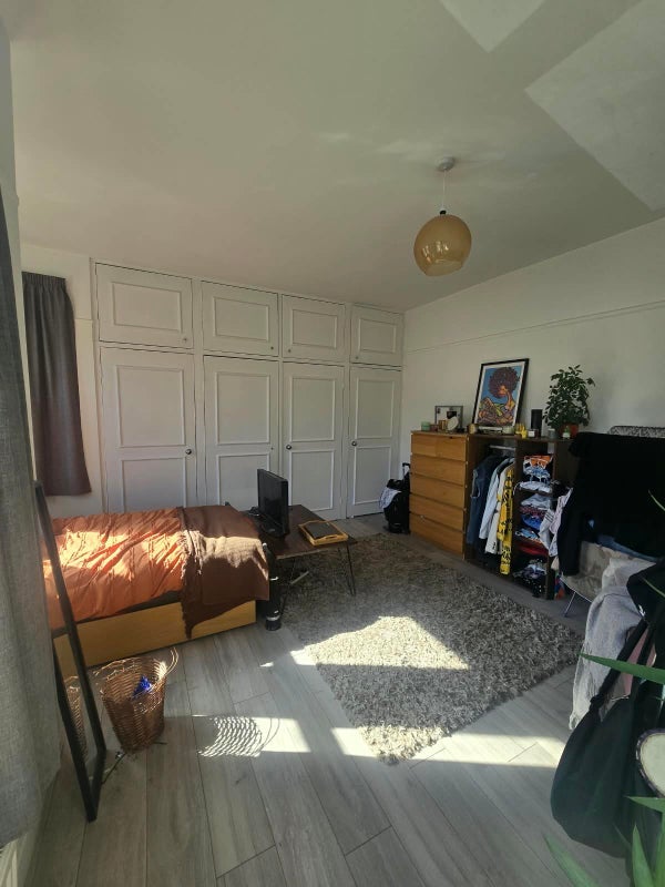 Room Elmhurst Road in Greater London