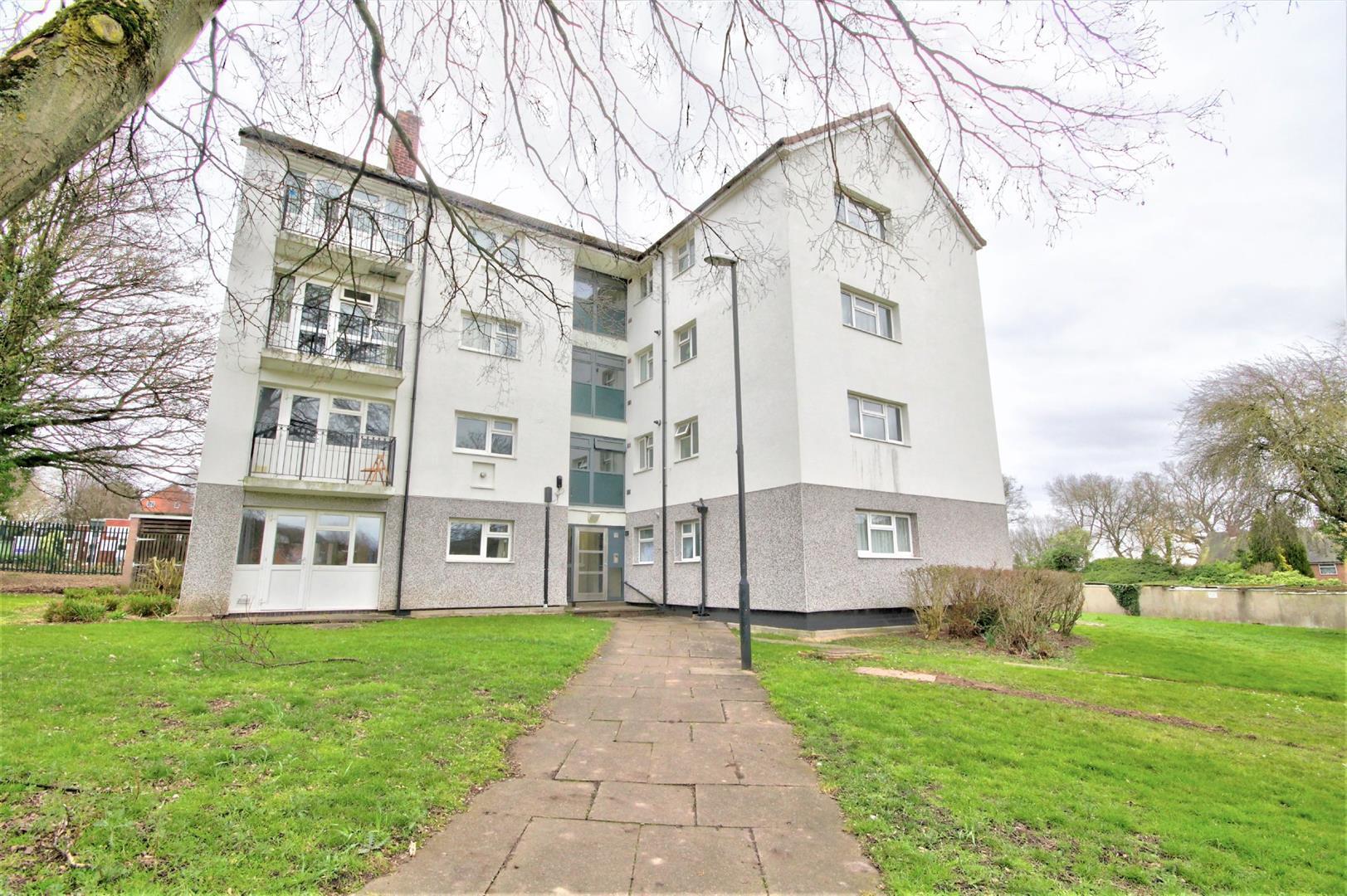 Flat Bramston Crescent in Coventry