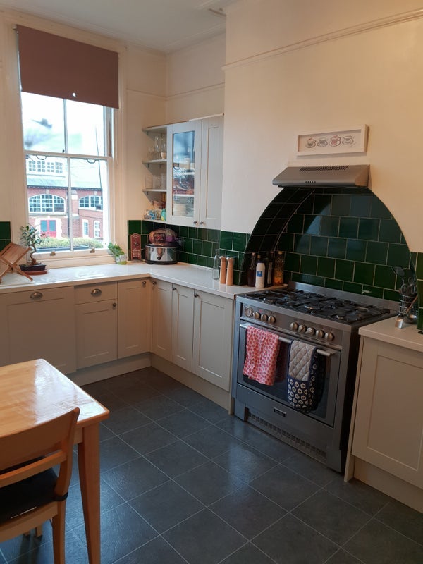 Room Islip Street in Greater London