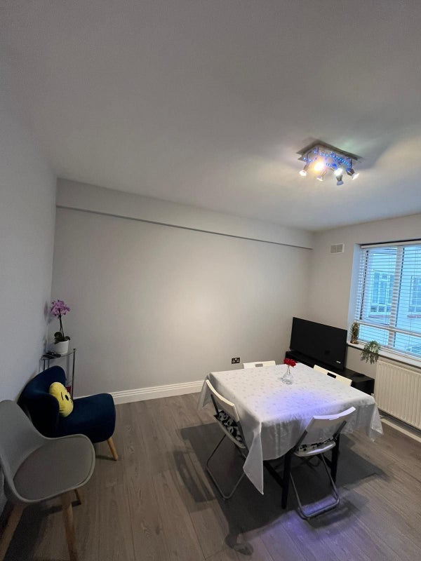 Room Cleveleys Road in Greater London