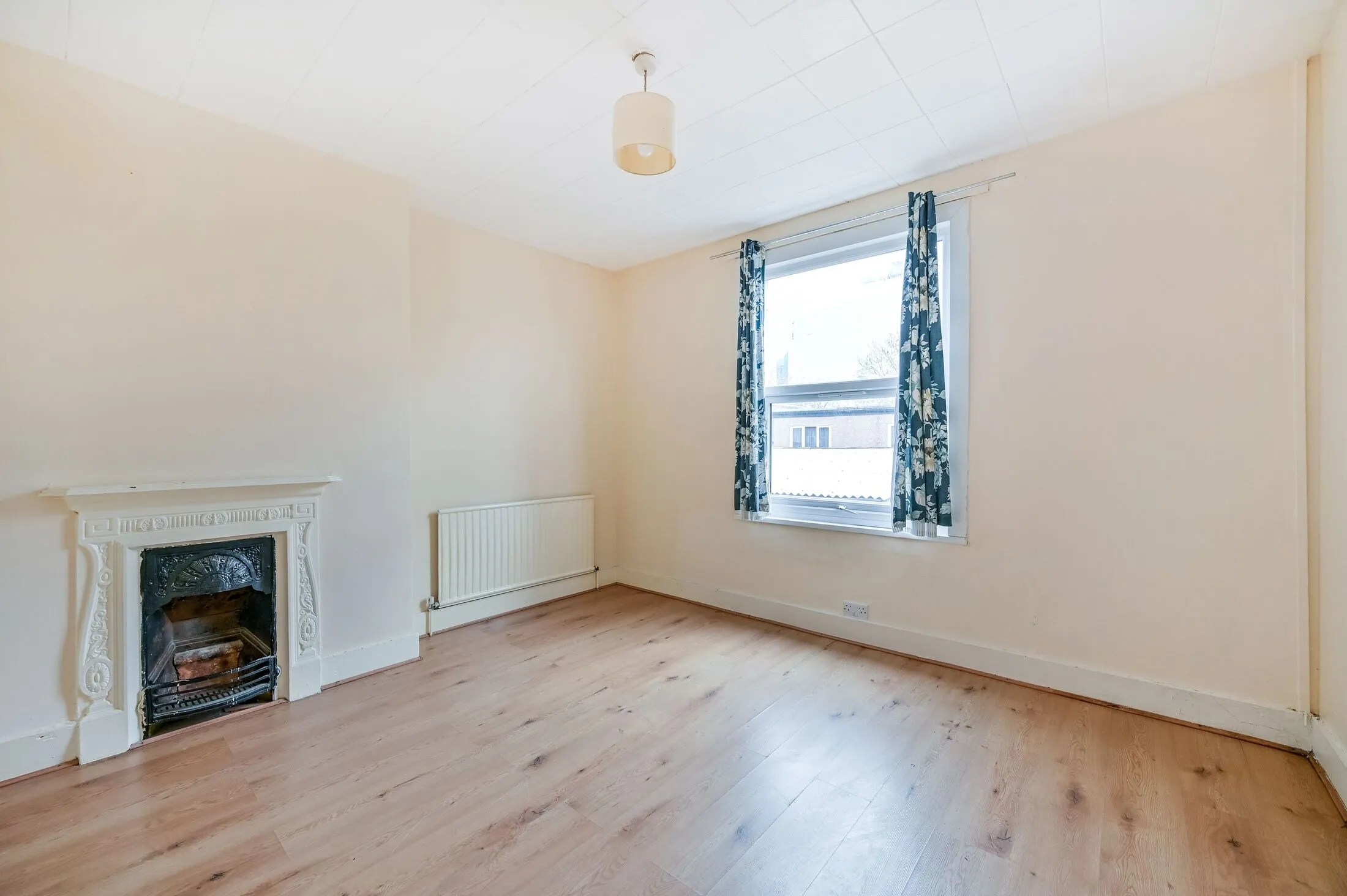 Flat Seaforth Avenue in Greater London