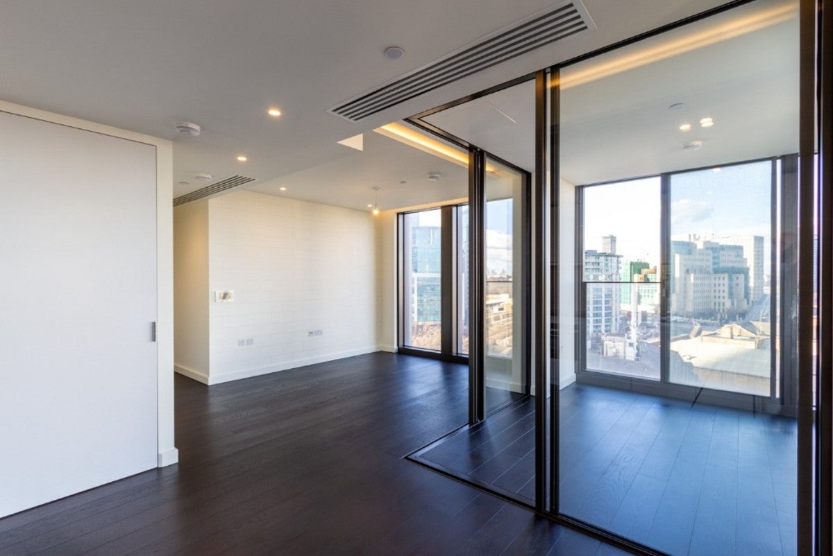 Flat Parry Street in Greater London
