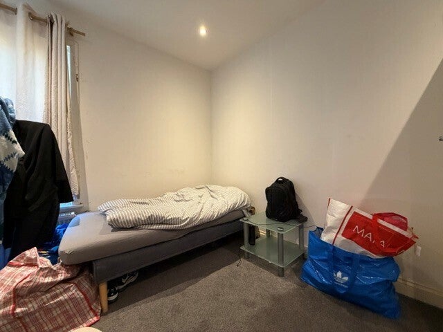 Flat Gregories Close in Luton