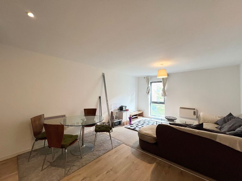Flat Ordsall Lane in Salford