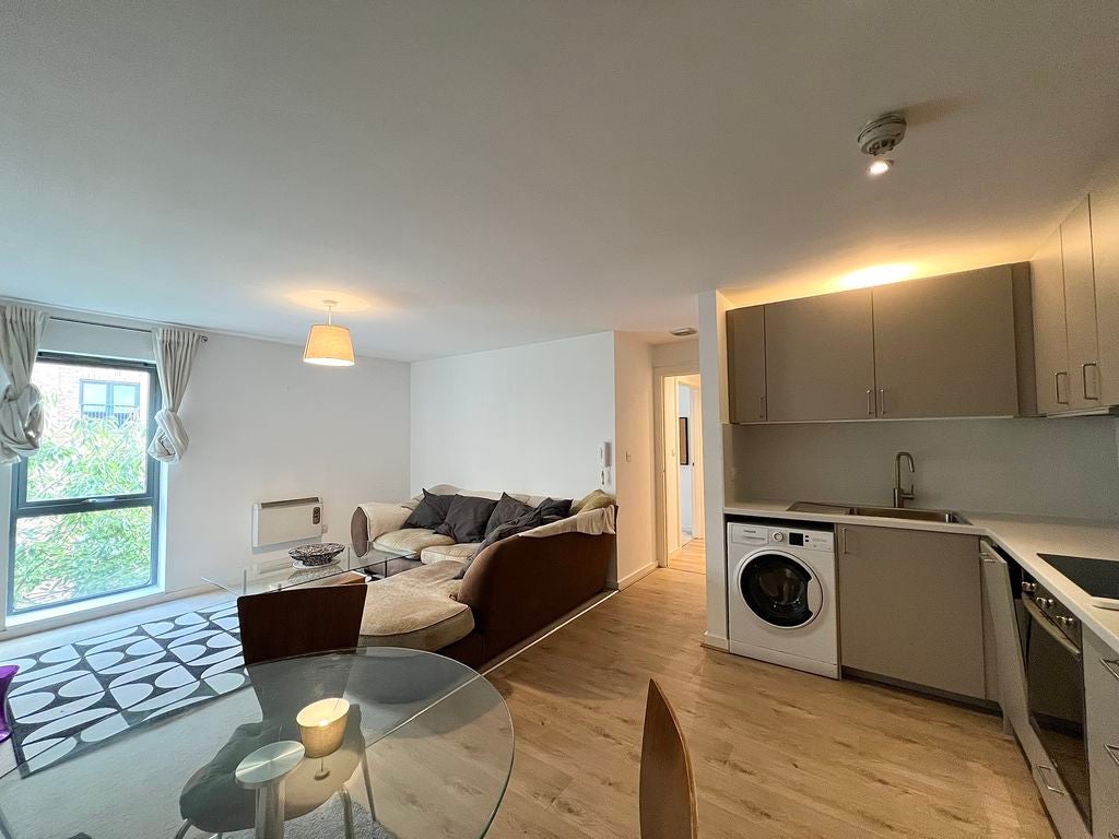 Flat Ordsall Lane in Salford
