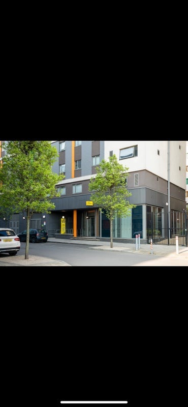Room Watermead Way in Greater London