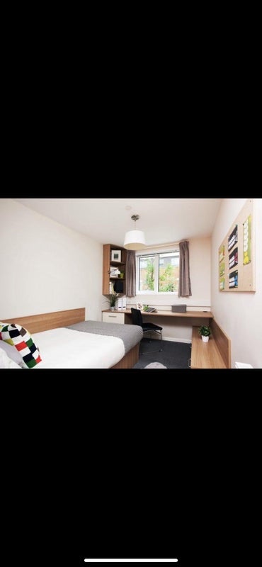 Room Watermead Way in Greater London