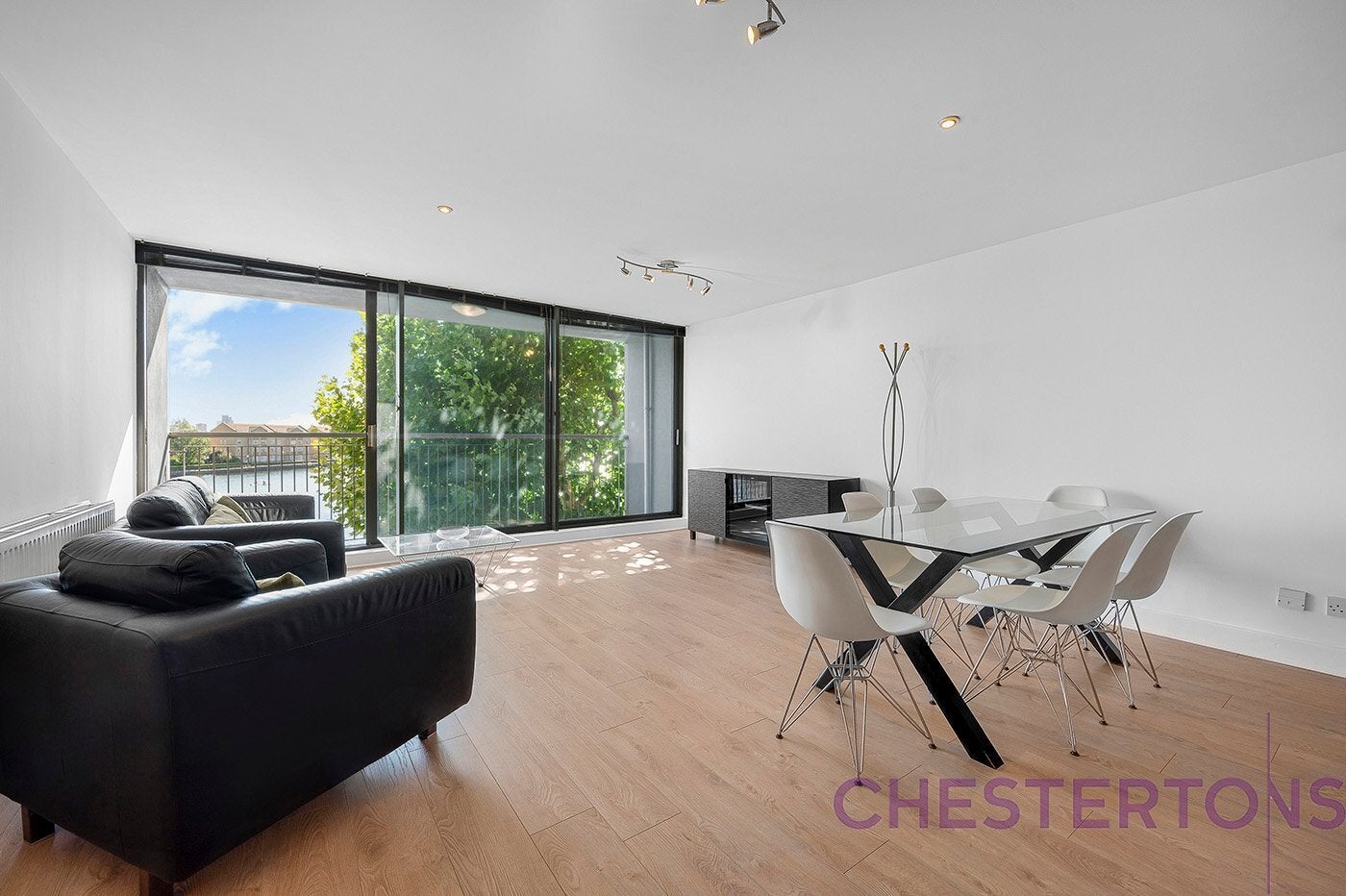 Flat Selsdon Way in Greater London