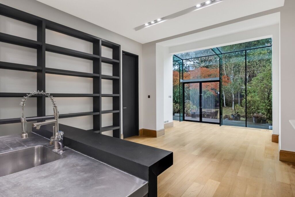Flat Canfield Gardens in Greater London