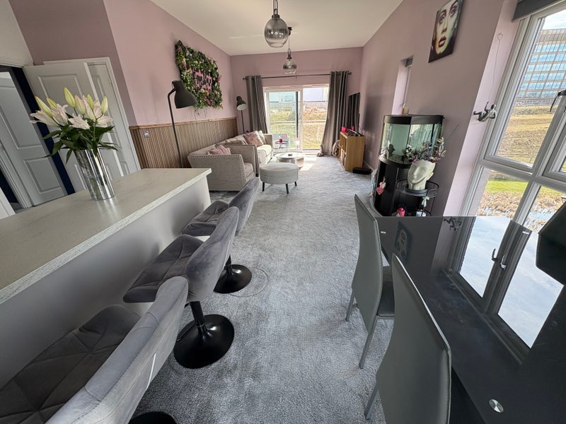 Room Brodsworth Close in Leeds