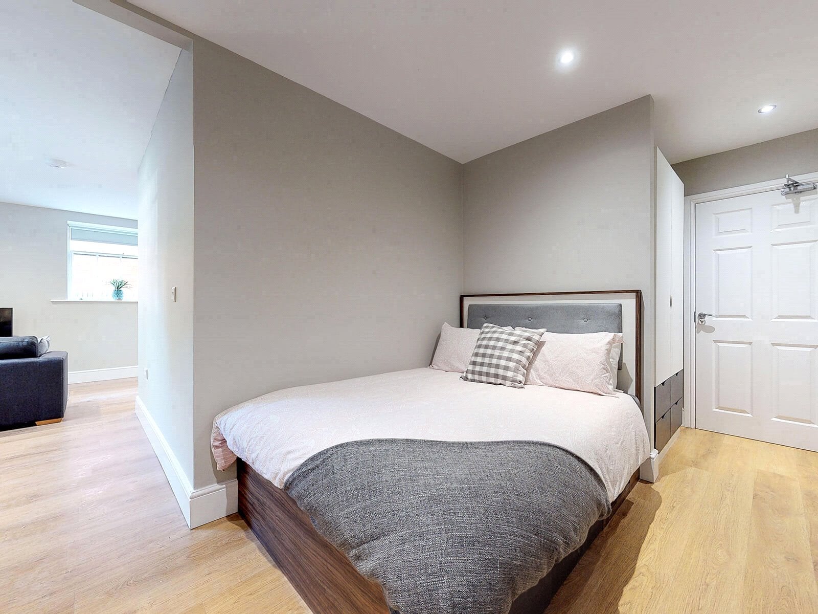Flat Springfield Mount in Leeds