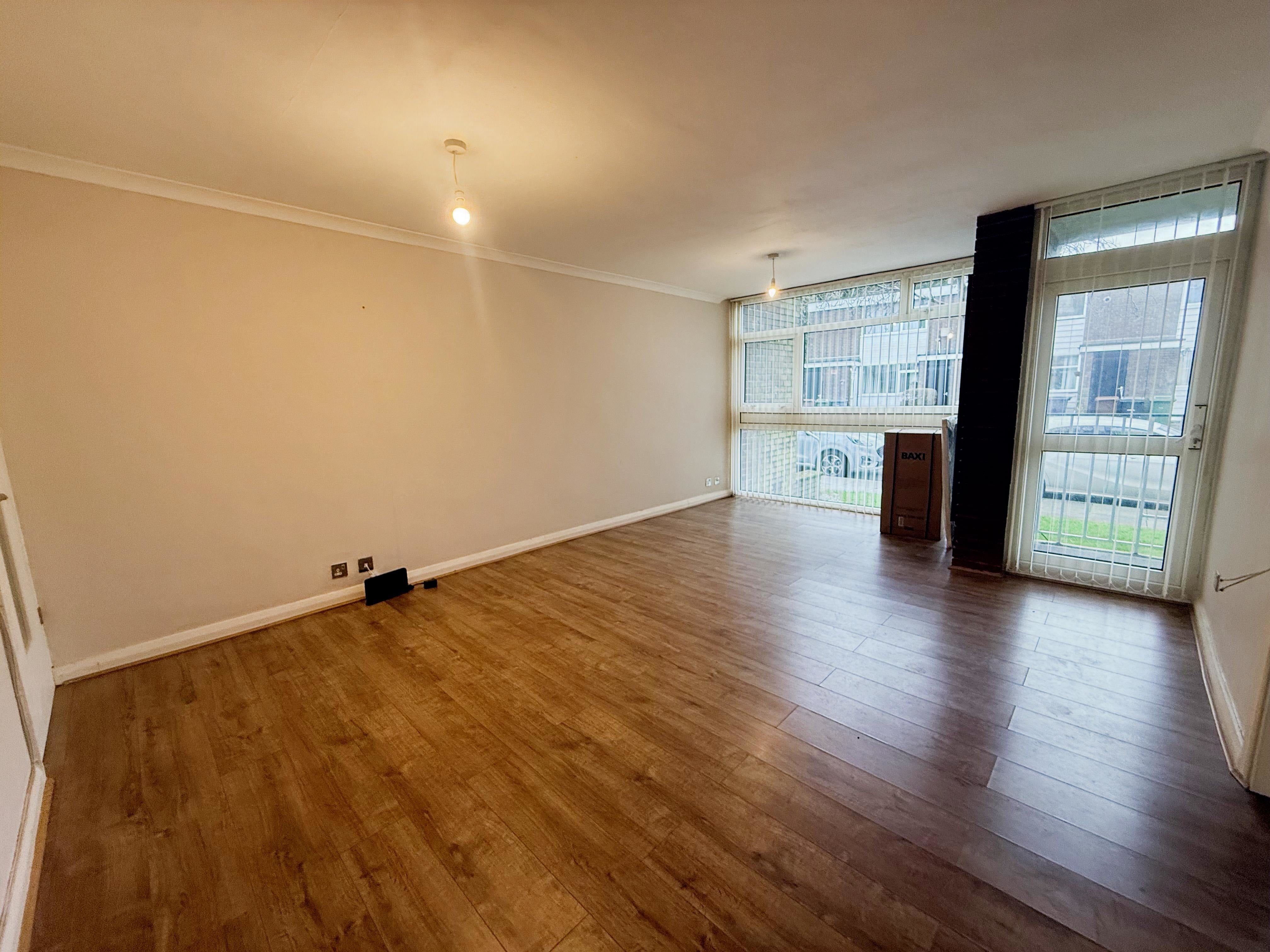 Flat Hornby Avenue in Bromborough