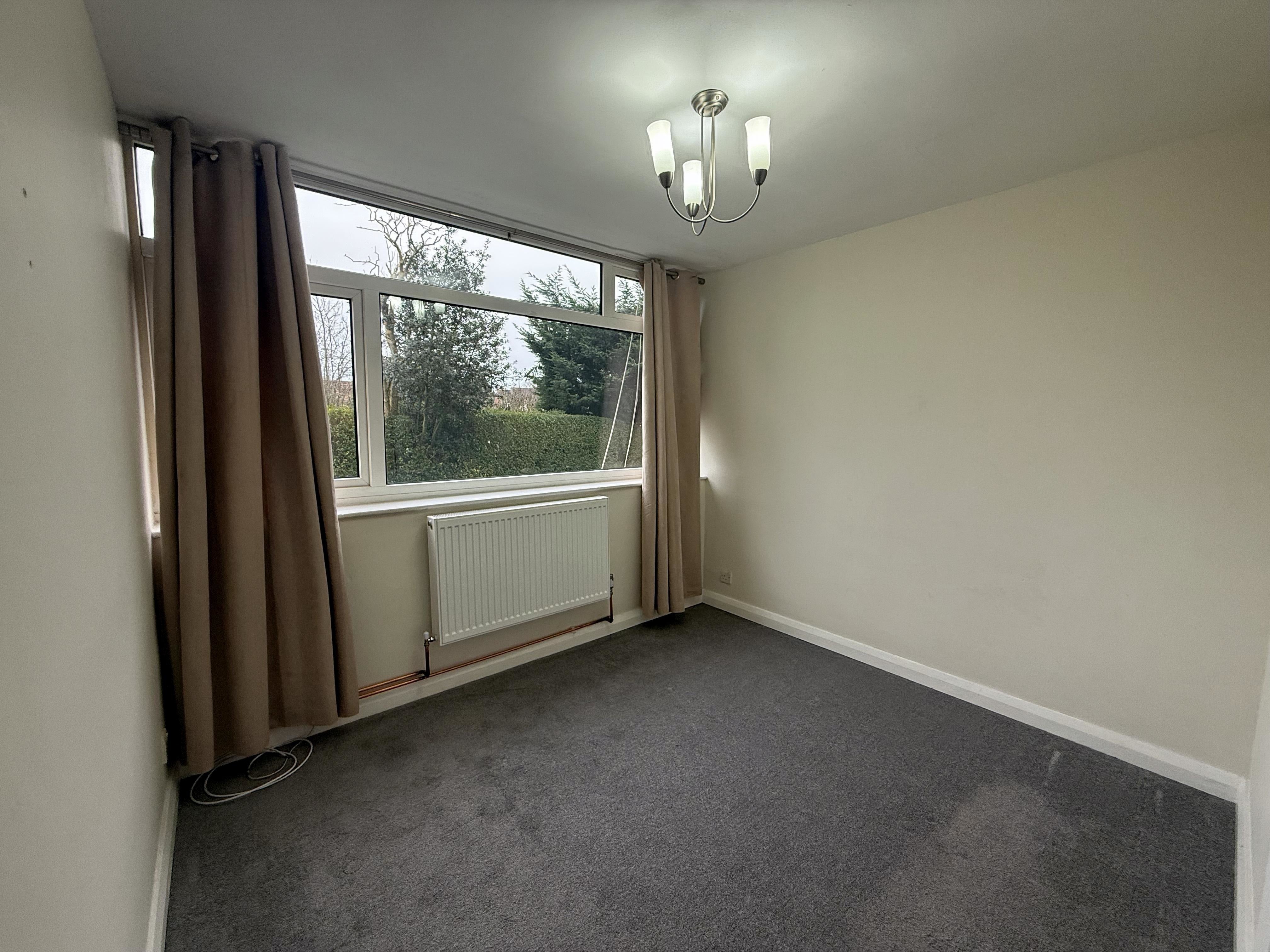 Flat Hornby Avenue in Bromborough