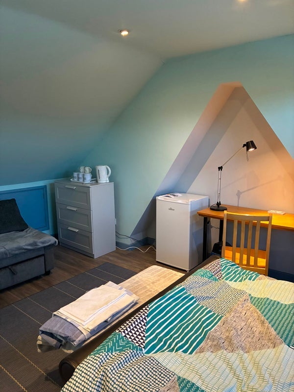 Room Amberley Road in Bristol