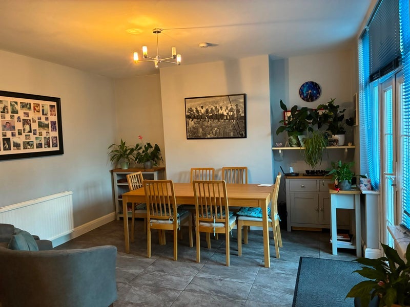 Room Amberley Road in Bristol