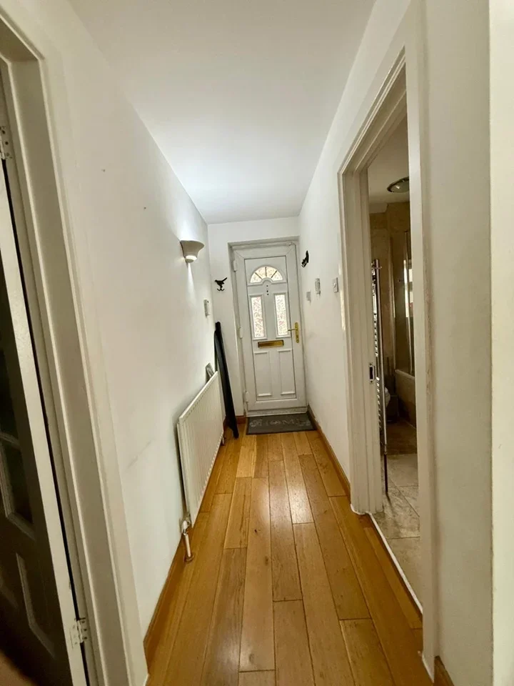 Flat Whitby Road in Greater London