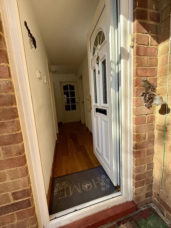 Flat Whitby Road in Greater London