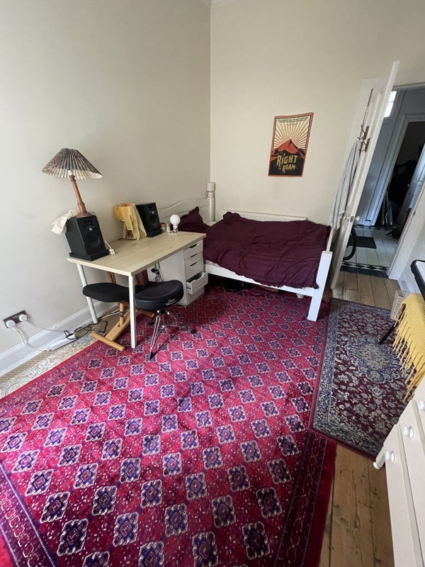 Room Victoria Road in Glasgow