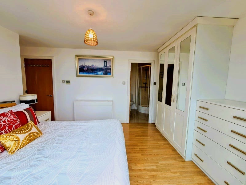 Room High Street in Greater London