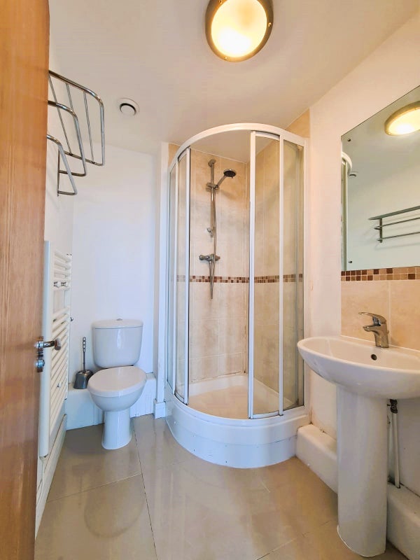Room High Street in Greater London