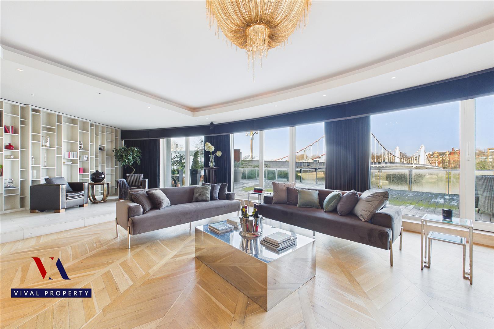 Flat Queenstown Road in Greater London