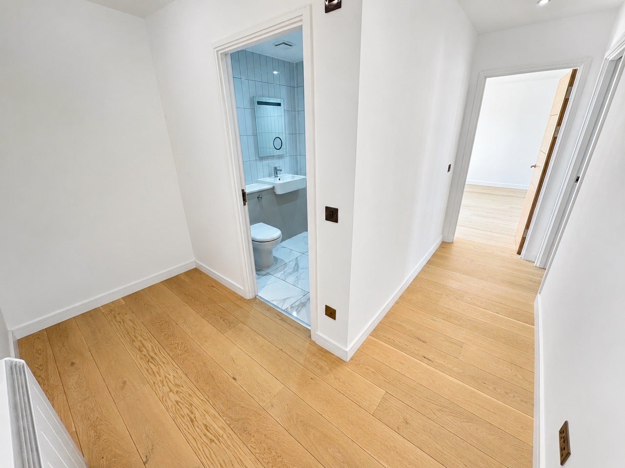 Flat Suttons Gardens in Greater London