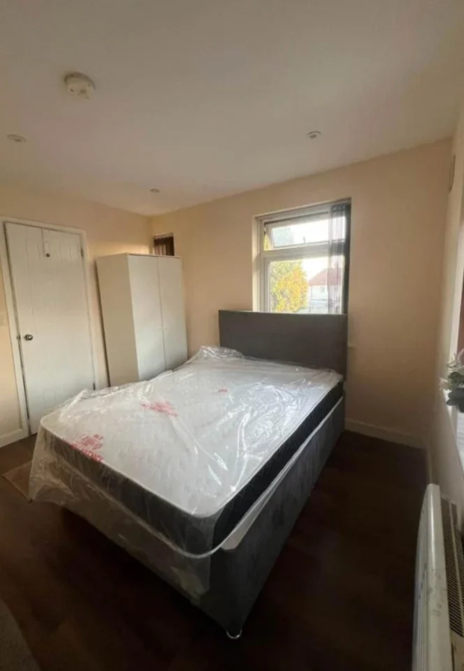 Flat Halsway in Greater London