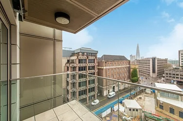 Flat Royal Mint Street in Greater London