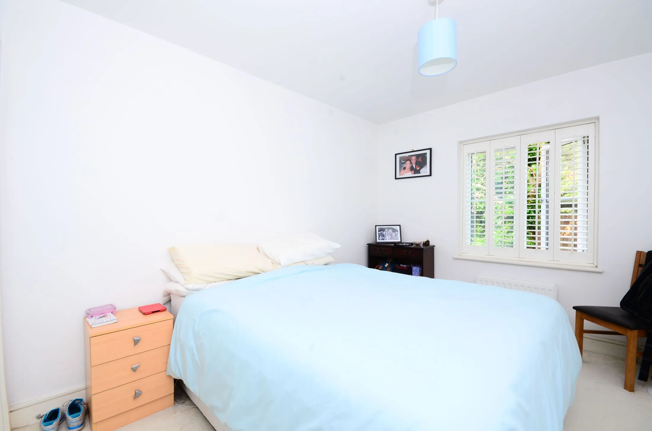 Flat Ashley Lane in Greater London