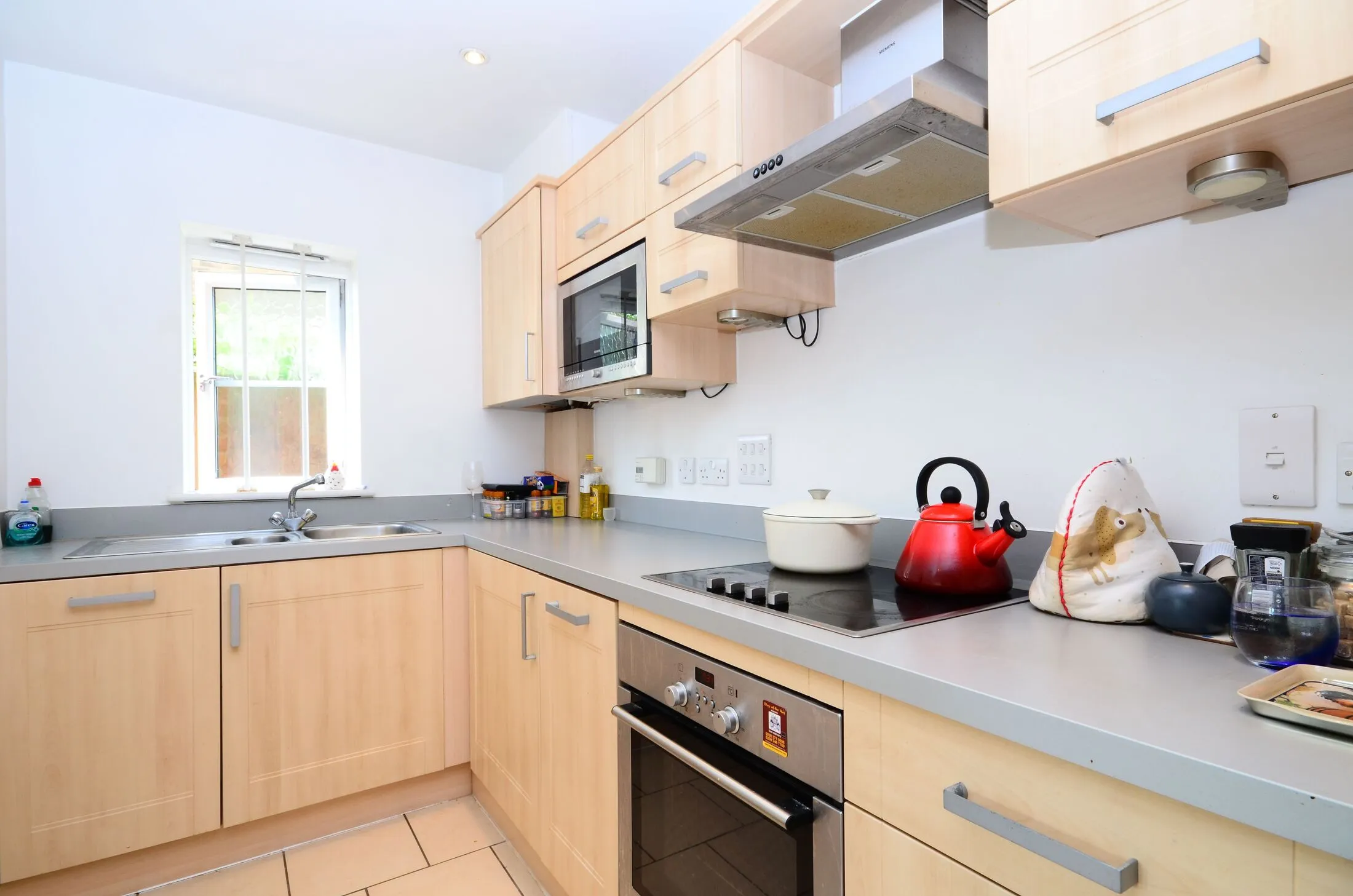 Flat Ashley Lane in Greater London