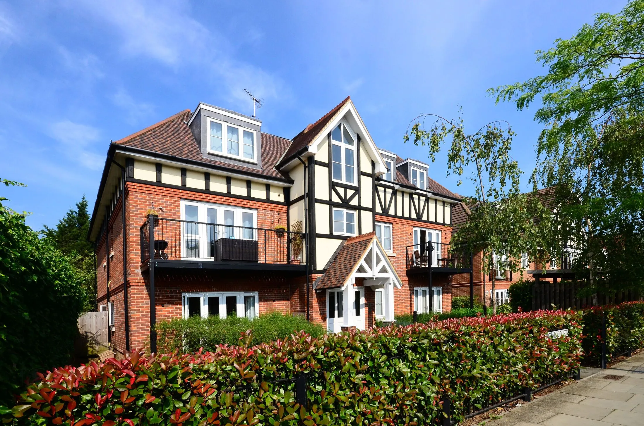 Flat Ashley Lane in Greater London