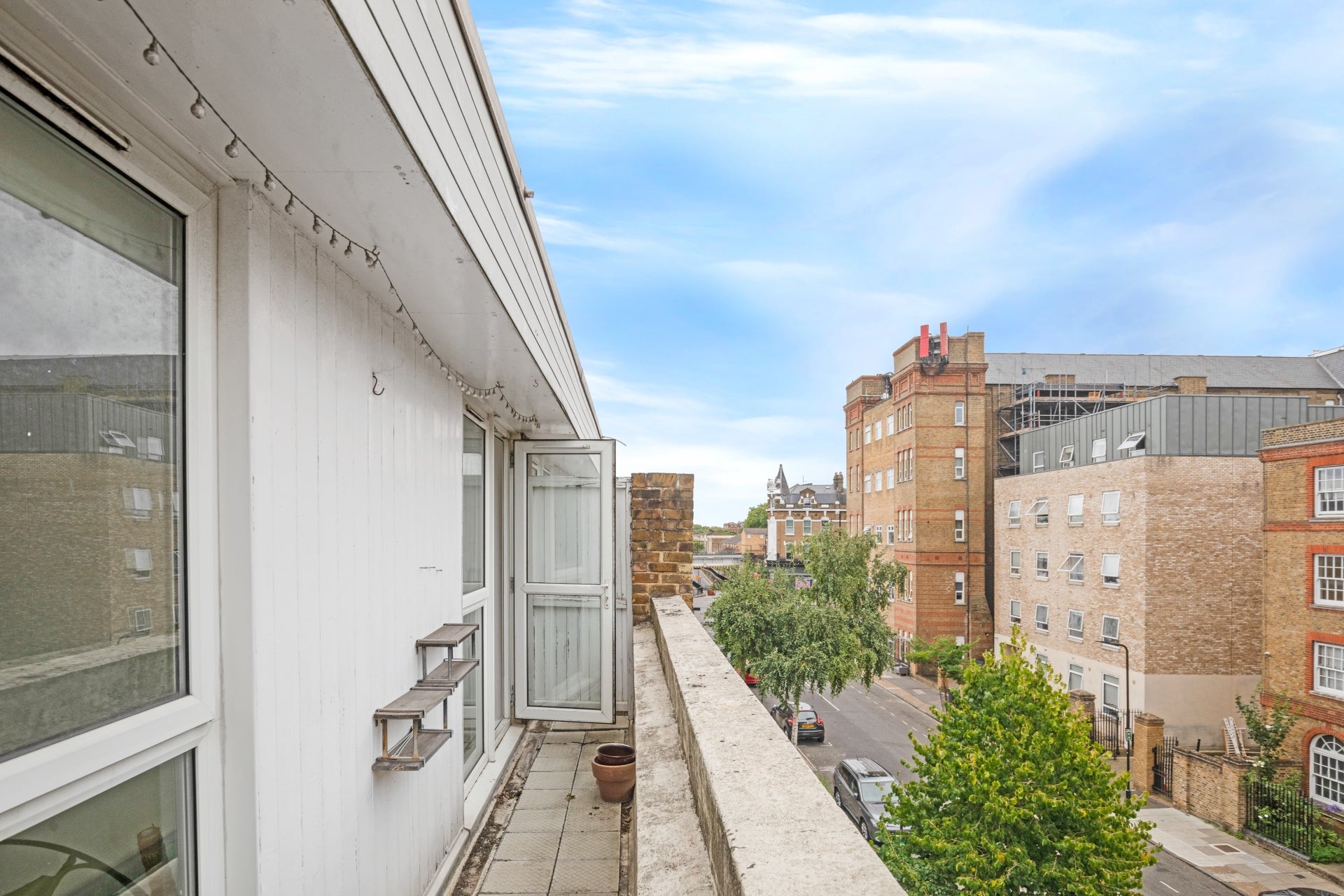 Flat Kingsland Road in Greater London