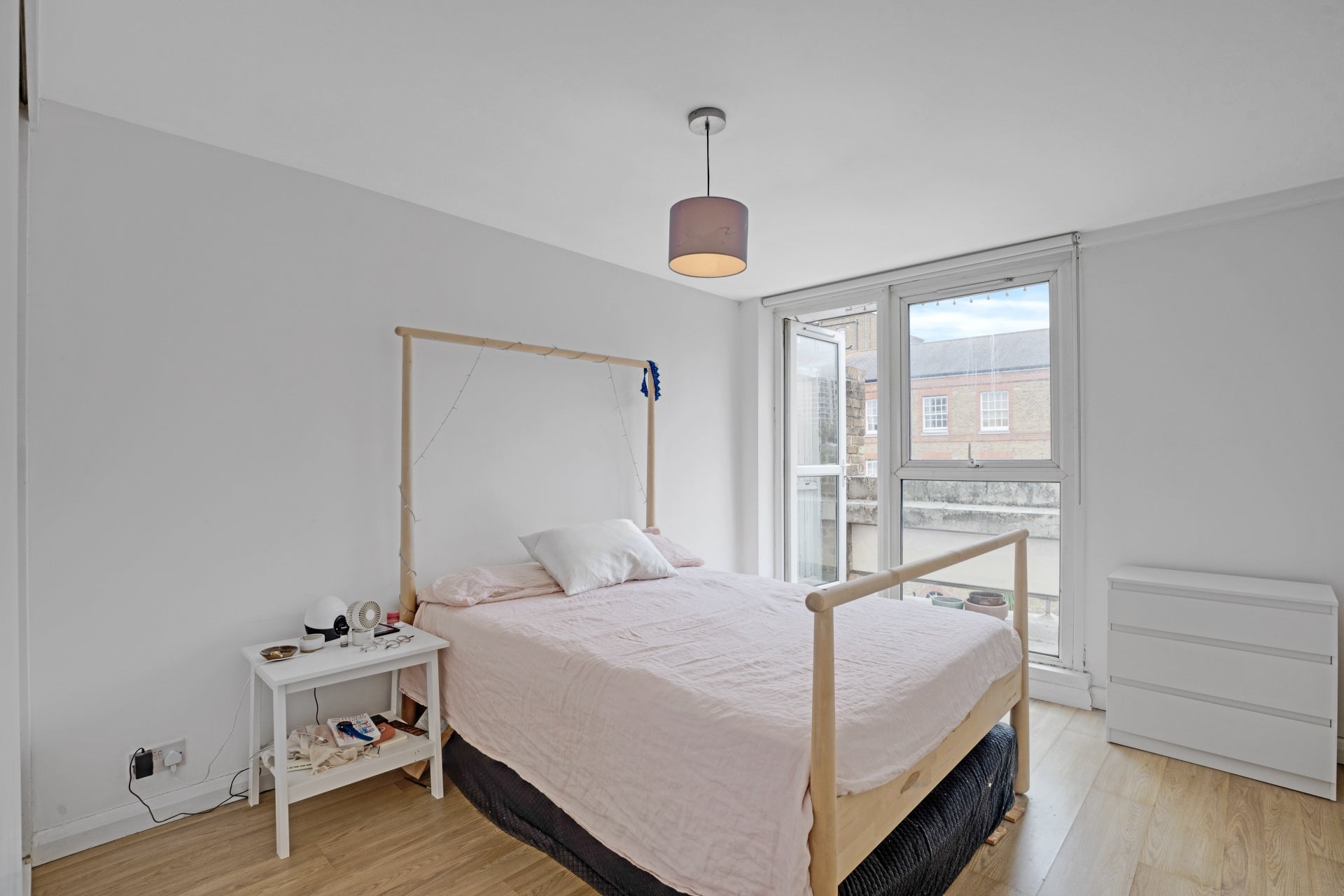 Flat Kingsland Road in Greater London