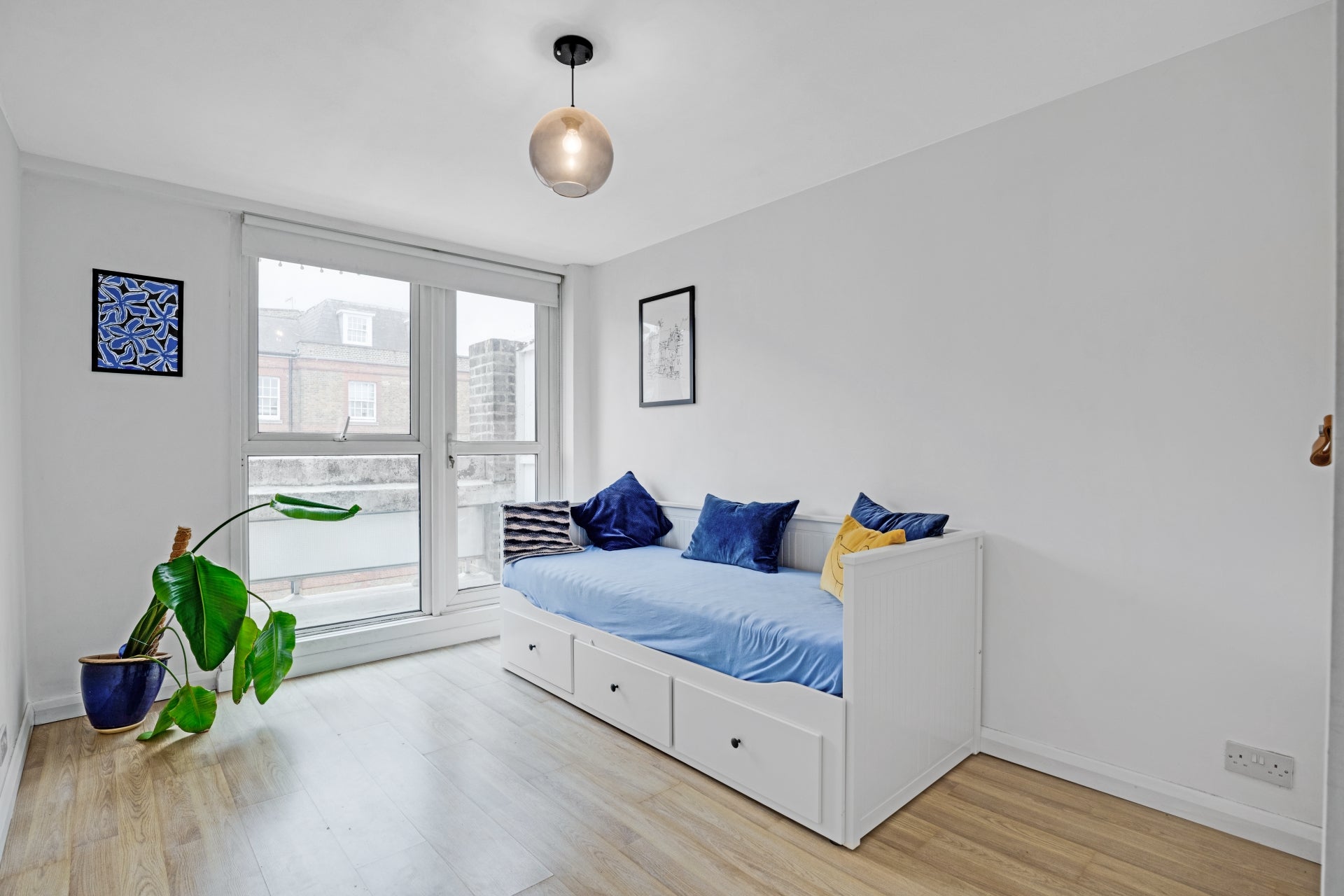 Flat Kingsland Road in Greater London