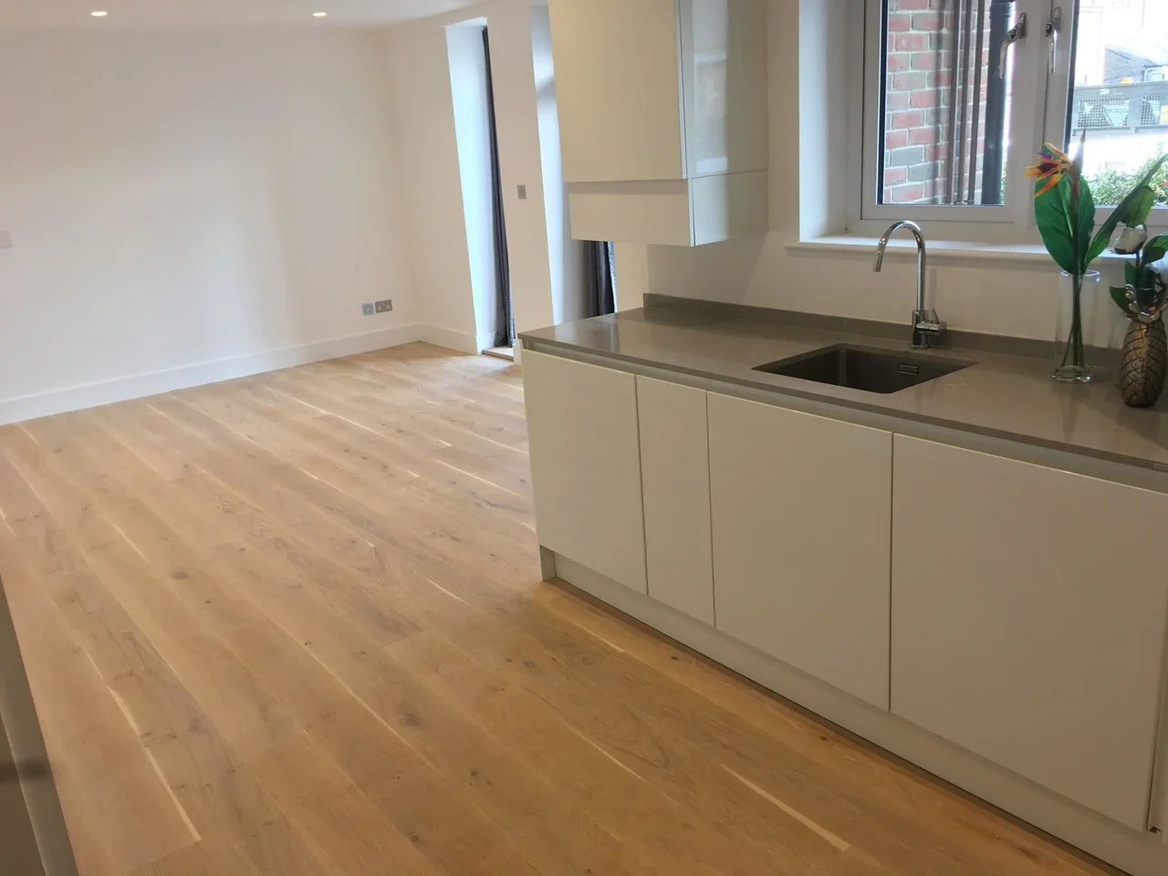 Flat Disraeli Road in Greater London