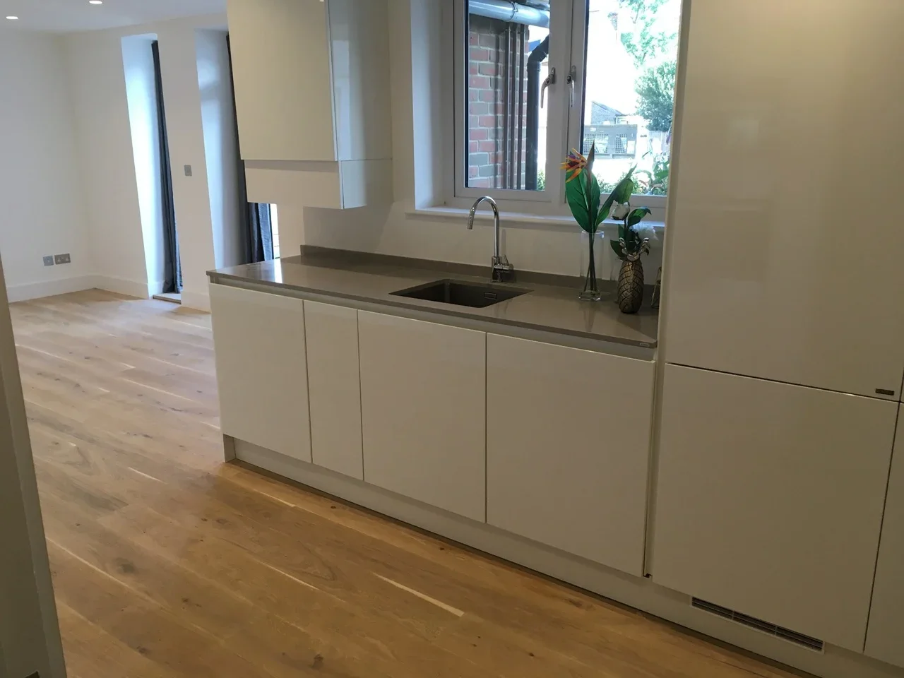 Flat Disraeli Road in Greater London