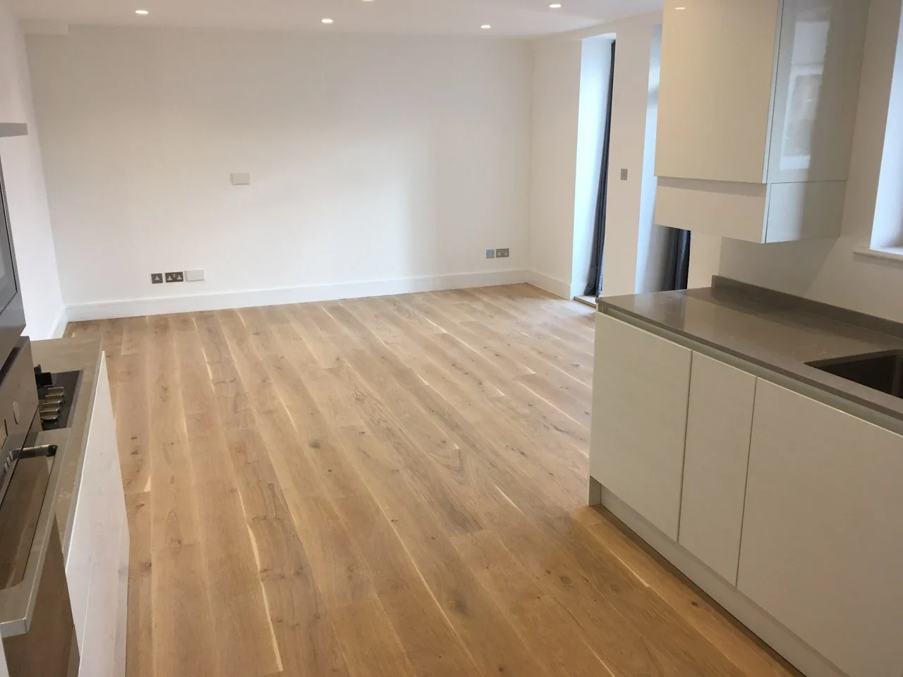 Flat Disraeli Road in Greater London
