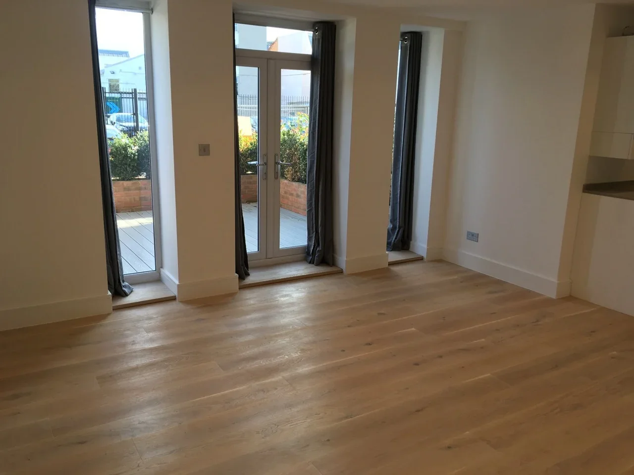 Flat Disraeli Road in Greater London