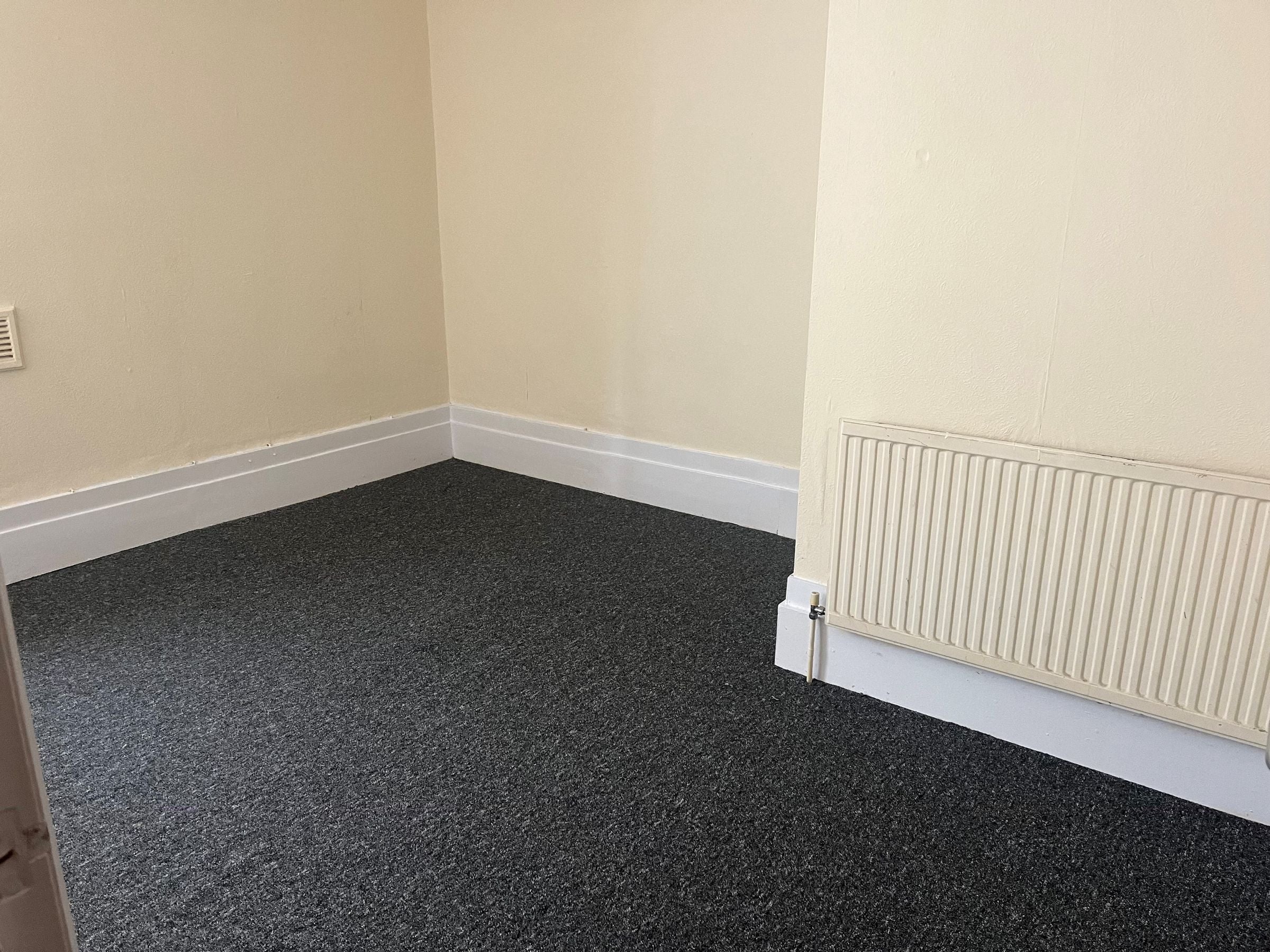 Flat Maison Dieu Road in Dover